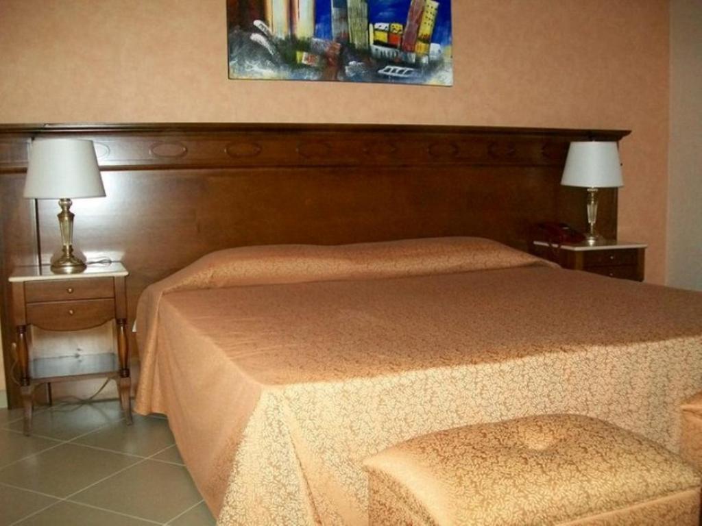 Hotel Federico II Ена Екстериор снимка