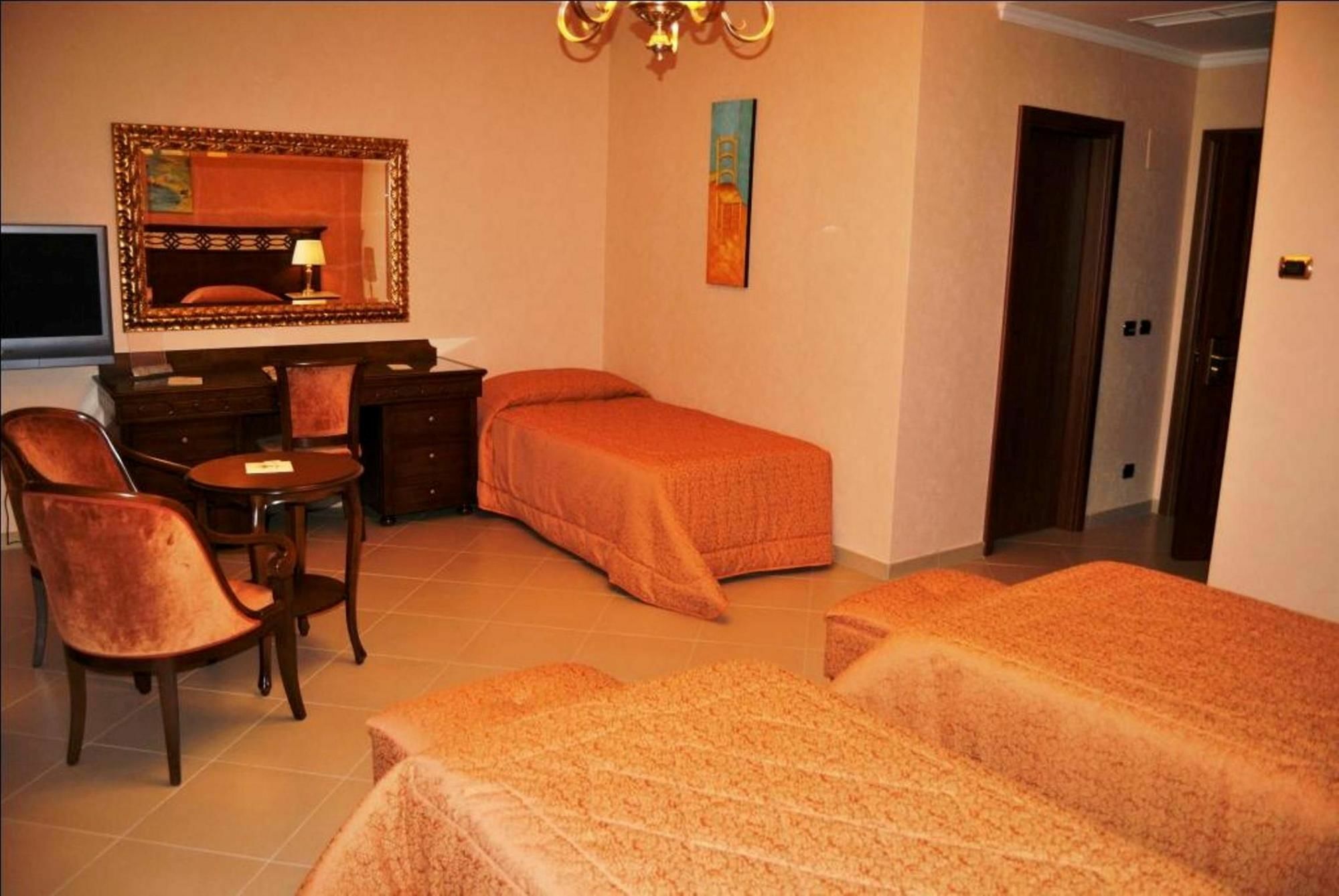 Hotel Federico II Ена Екстериор снимка